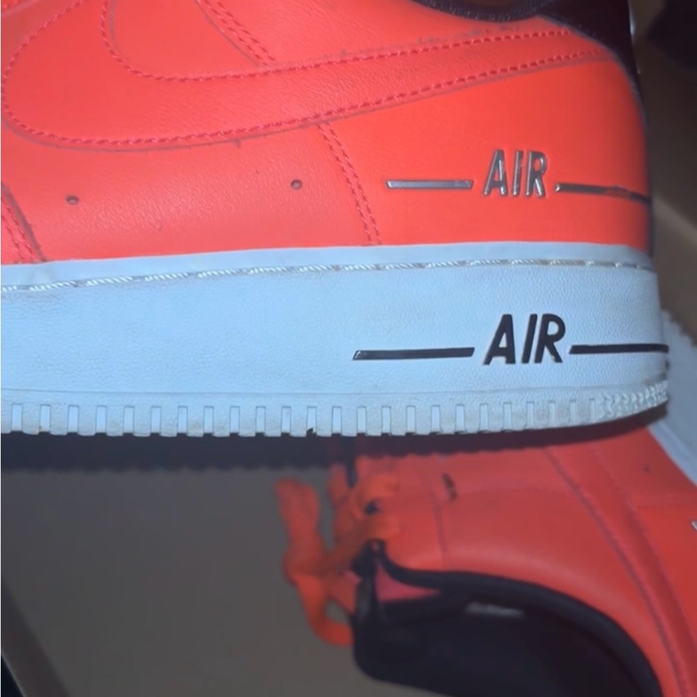 Nike Air Force 1 '07 LV8 in laser Crimson